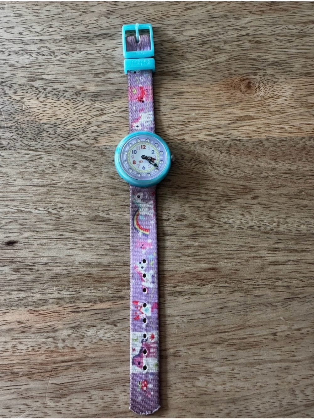 Children watch flikflak unicorn